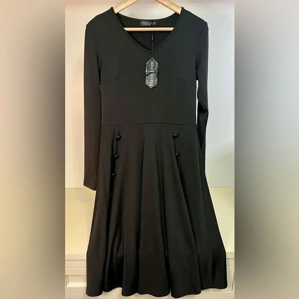NWT Mavis Laven Long Sleeve Black Dress with Button Detail Size small